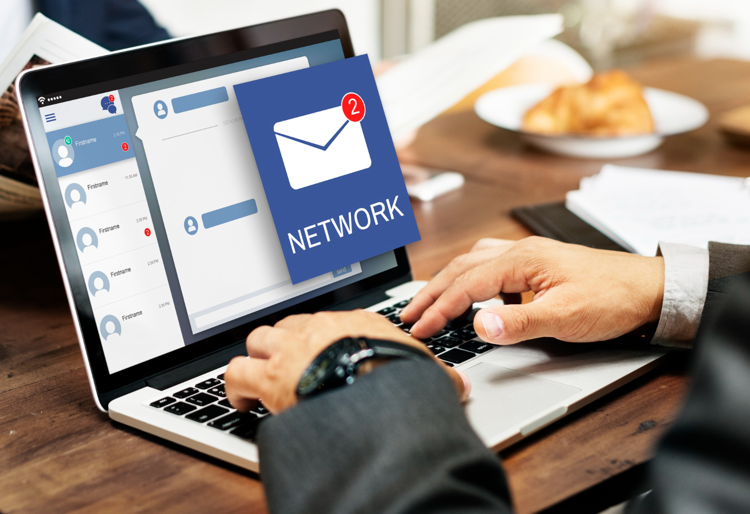 Email doanh nghiệp giúp hoạt động trao đổi và lưu trữ thông tin trong môi trường làm việc diễn ra hiệu quả, chuyên nghiệp hơn